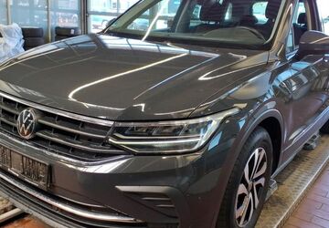 VW Tiguan 166.341 km 15.990 &euro; Braunschweig 38122