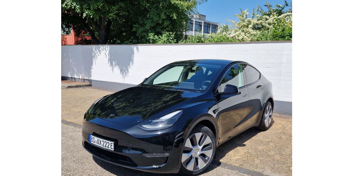 Tesla Model Y 31.990 km 36.300 &euro; Braunschweig 38122