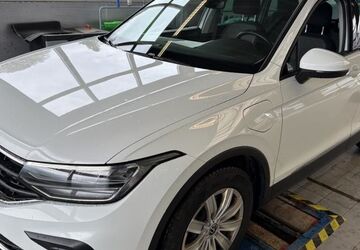 VW Tiguan 302.400 km 15.790 &euro; Braunschweig 38114