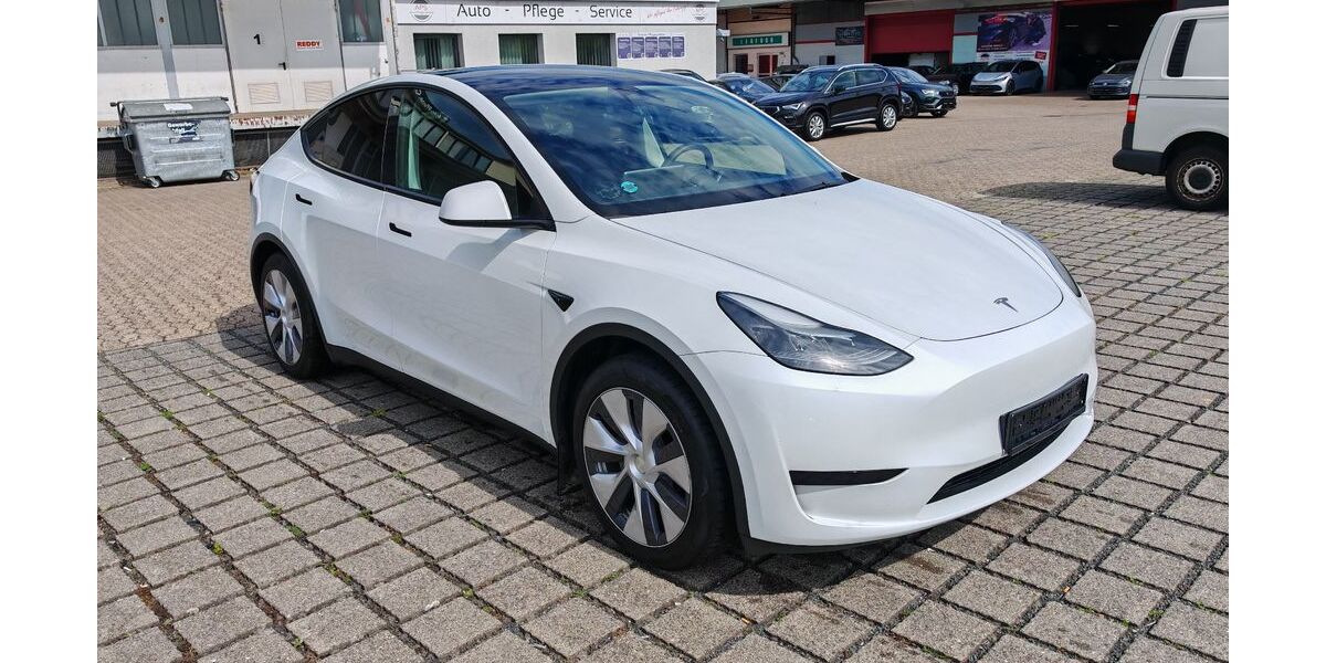 Tesla Model Y 139.398 km 27.970 &euro; Braunschweig 38112